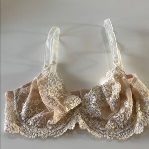 Wacoal Lace Bra in Cream and Tan